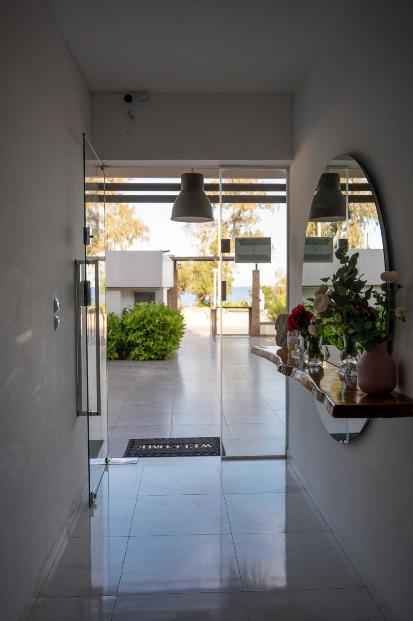 Finikas Suites & Apartments 10Min From Athens Airport Artemida  Exterior photo