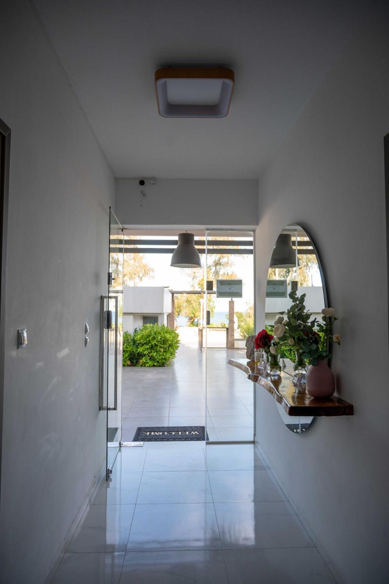 Finikas Suites & Apartments 10Min From Athens Airport Artemida  Exterior photo