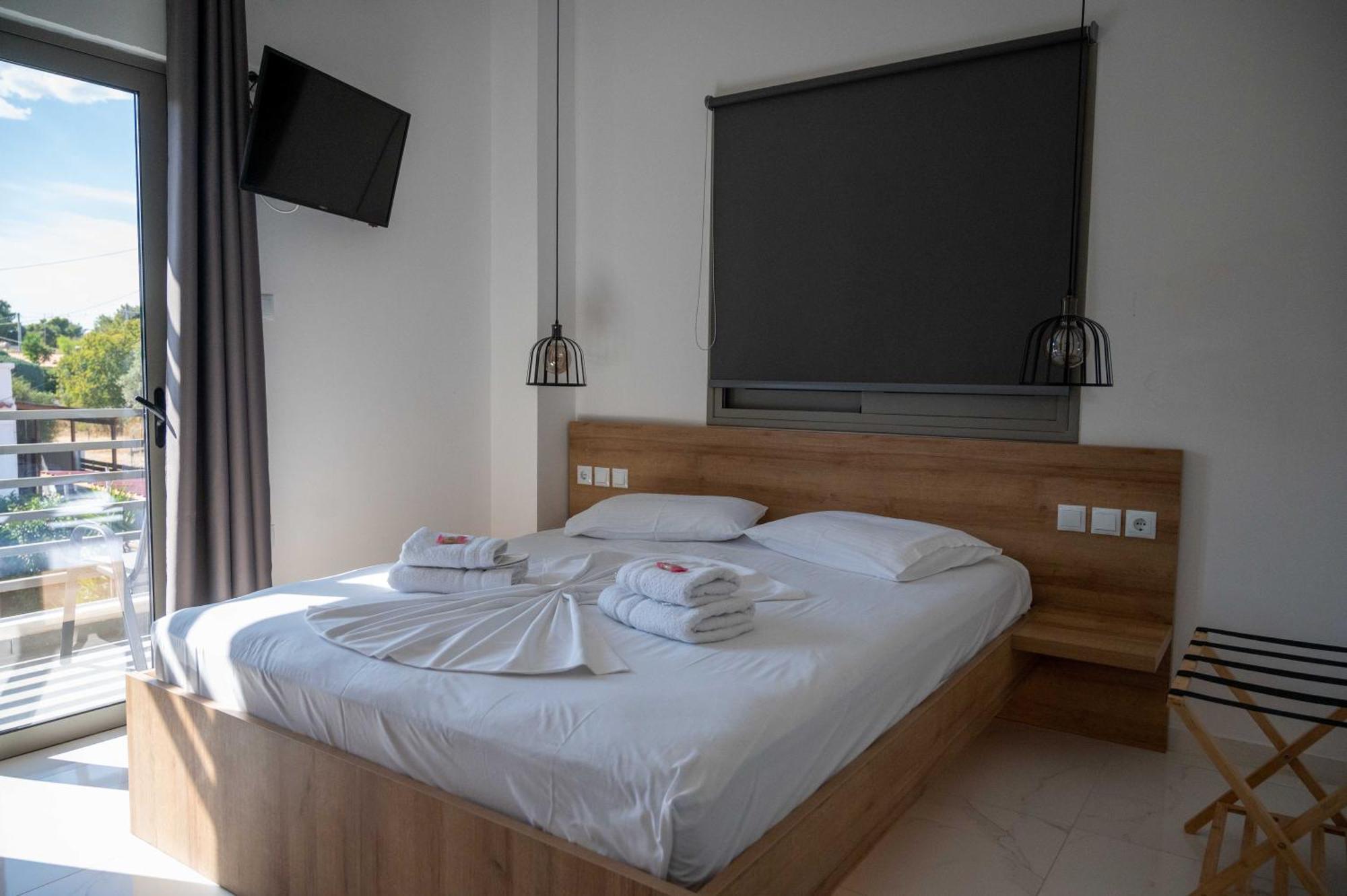 Finikas Suites & Apartments 10Min From Athens Airport Artemida  Exterior photo