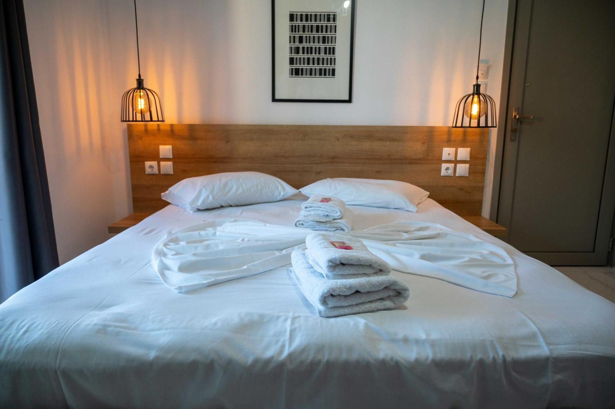 Finikas Suites & Apartments 10Min From Athens Airport Artemida  Exterior photo