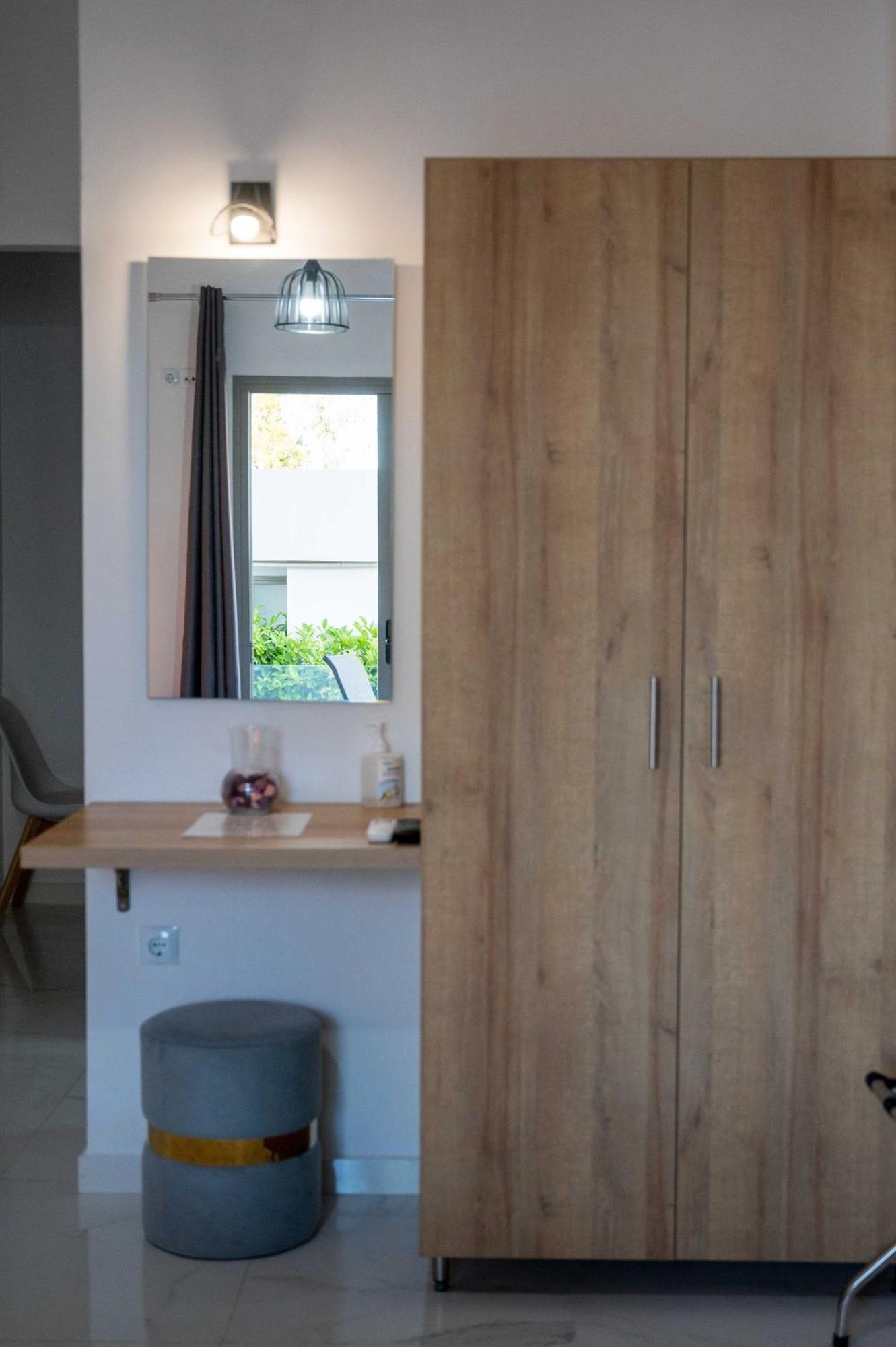 Finikas Suites & Apartments 10Min From Athens Airport Artemida  Exterior photo