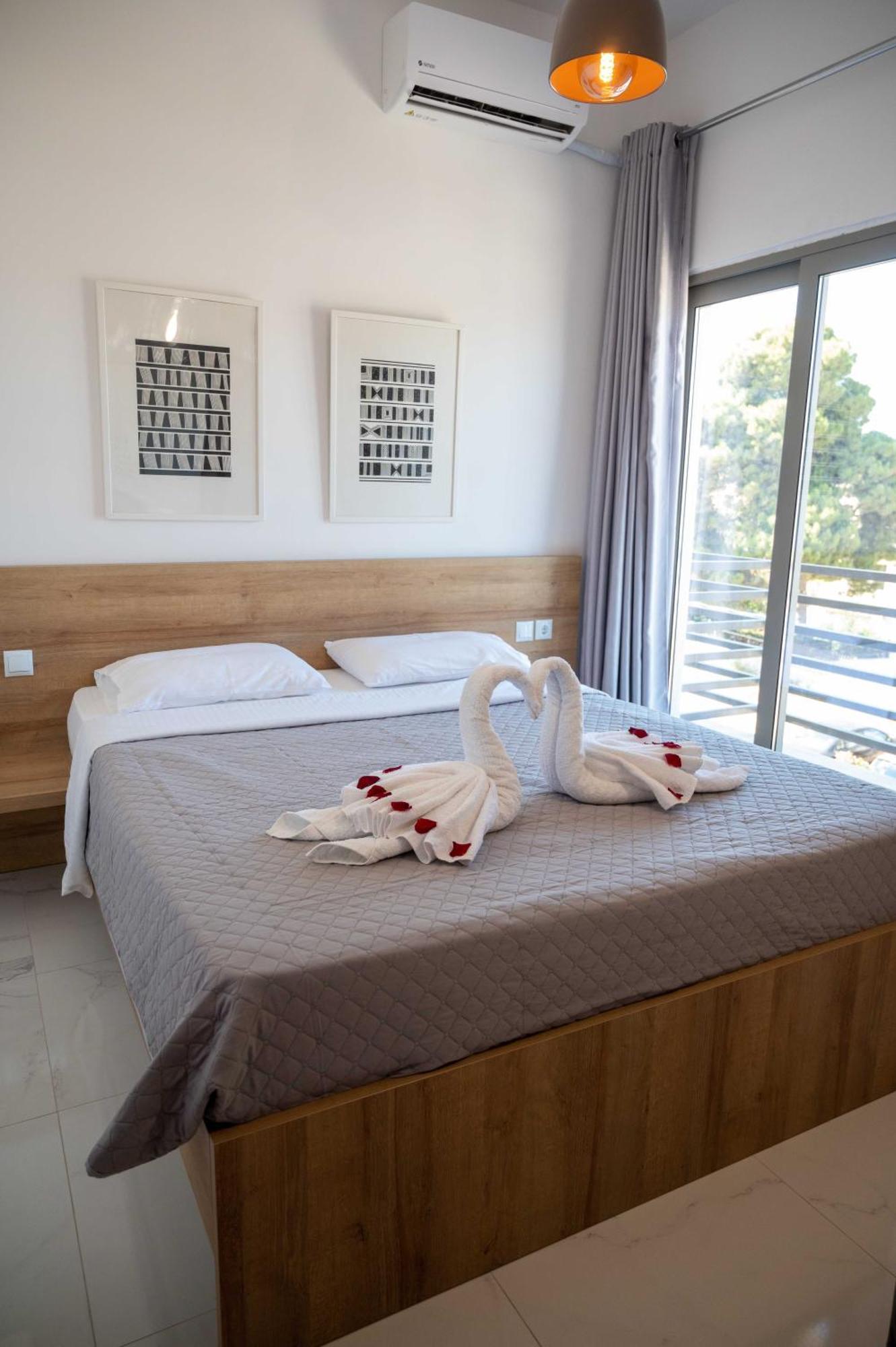 Finikas Suites & Apartments 10Min From Athens Airport Artemida  Exterior photo