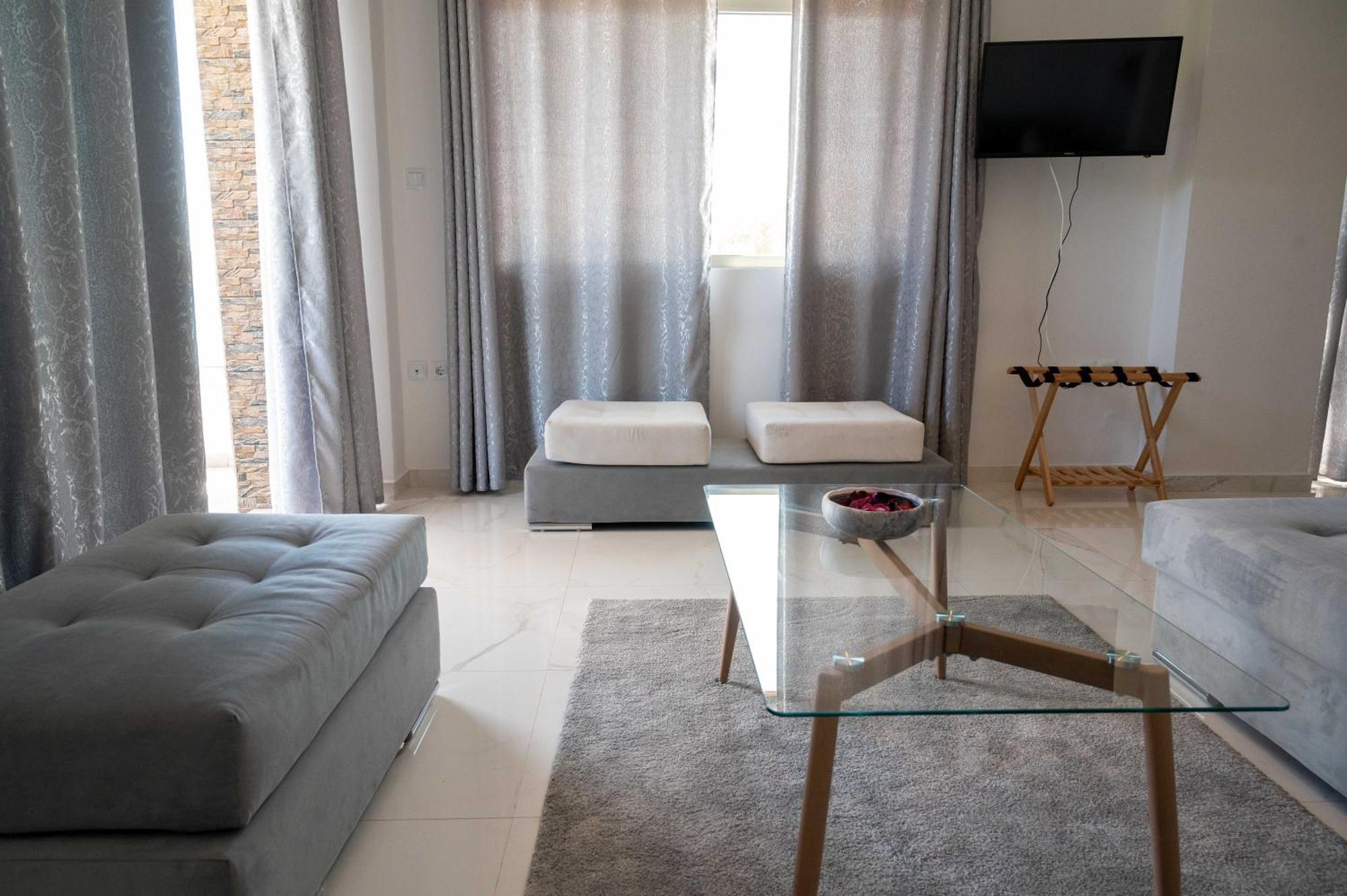 Finikas Suites & Apartments 10Min From Athens Airport Artemida  Exterior photo