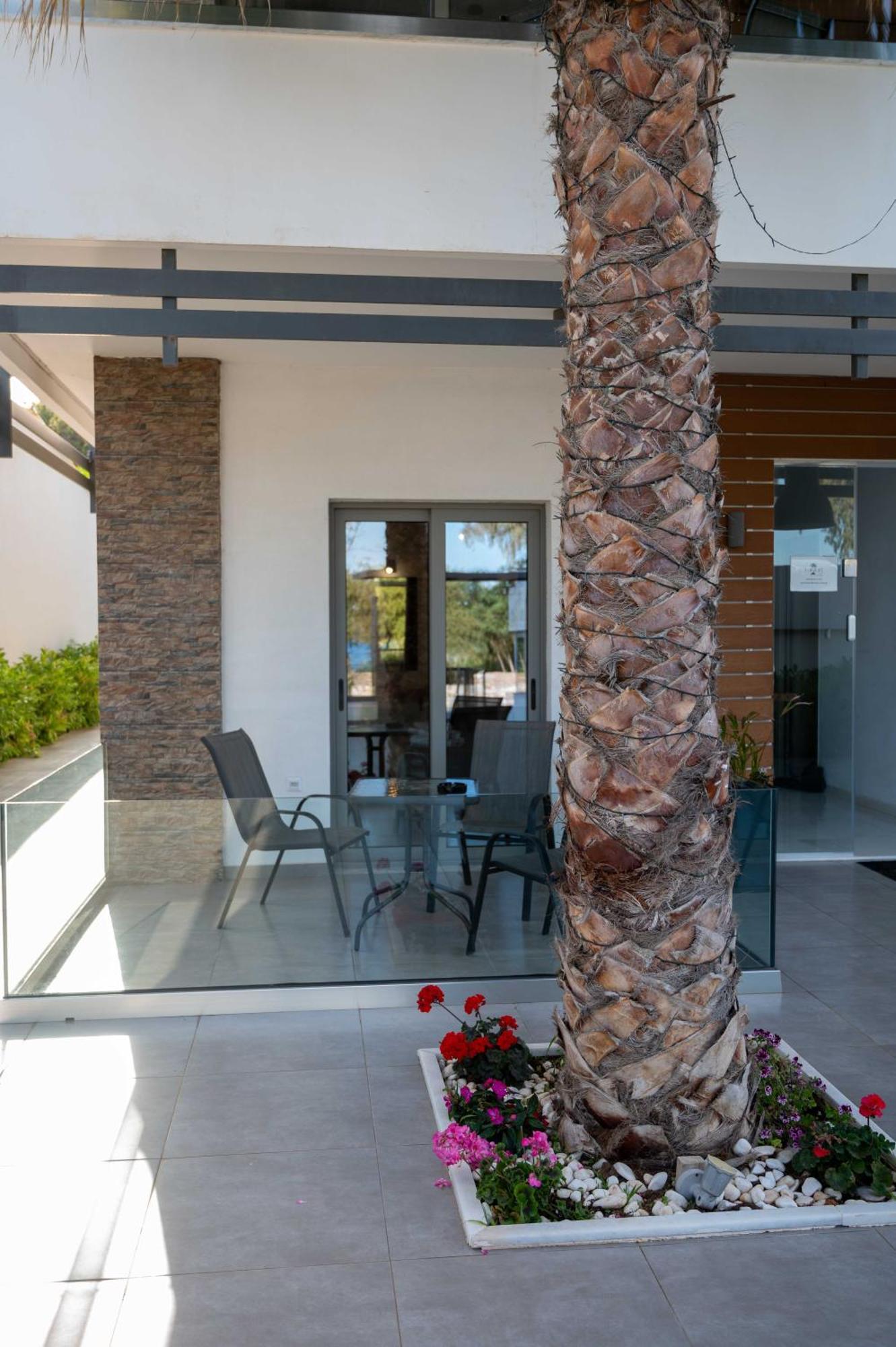 Finikas Suites & Apartments 10Min From Athens Airport Artemida  Exterior photo
