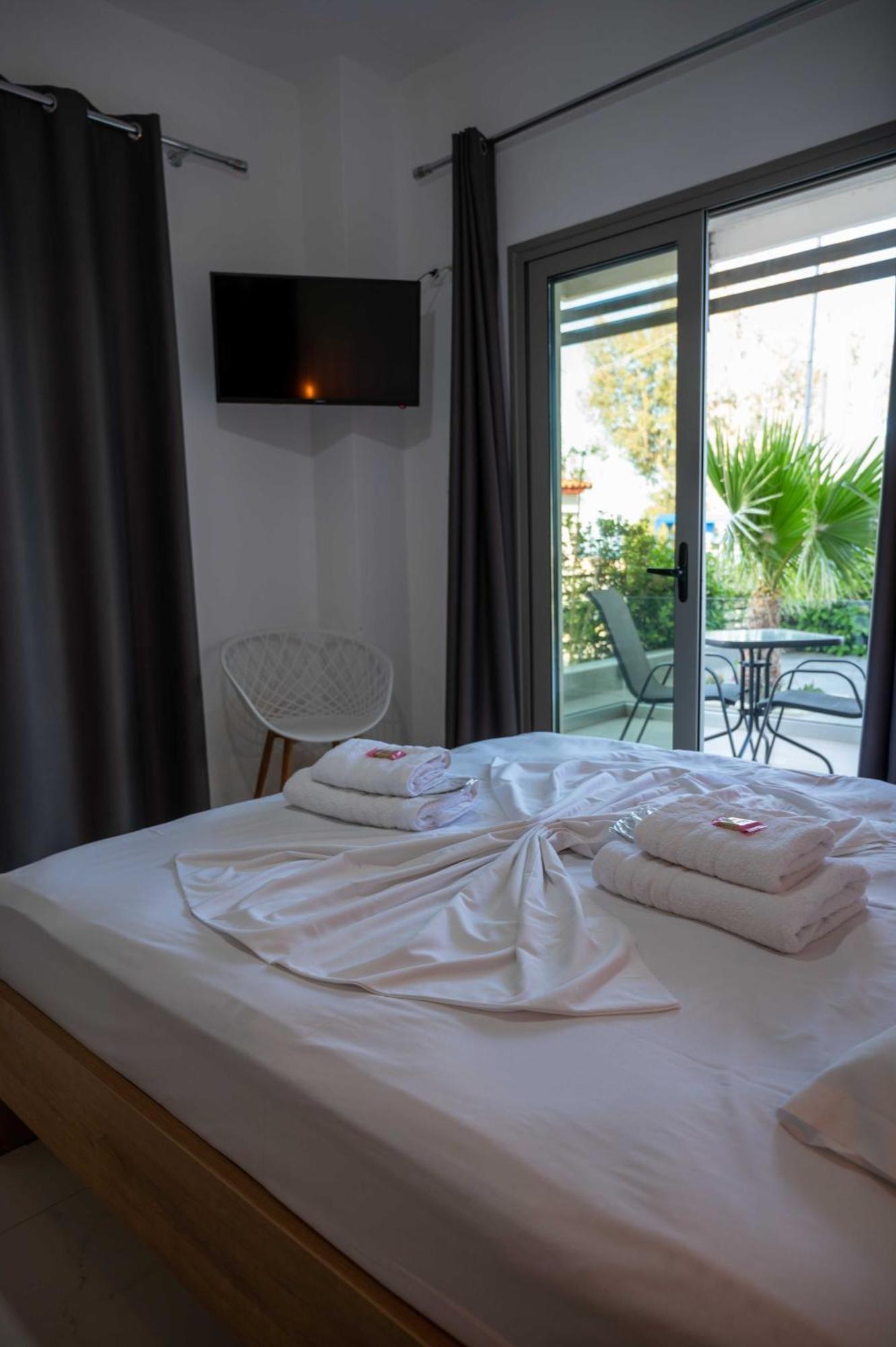 Finikas Suites & Apartments 10Min From Athens Airport Artemida  Exterior photo
